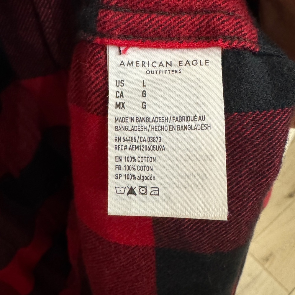 American Eagle Outfitters Red and Black Checkered Shirt size L. Cabincore - Picture 4 of 5
